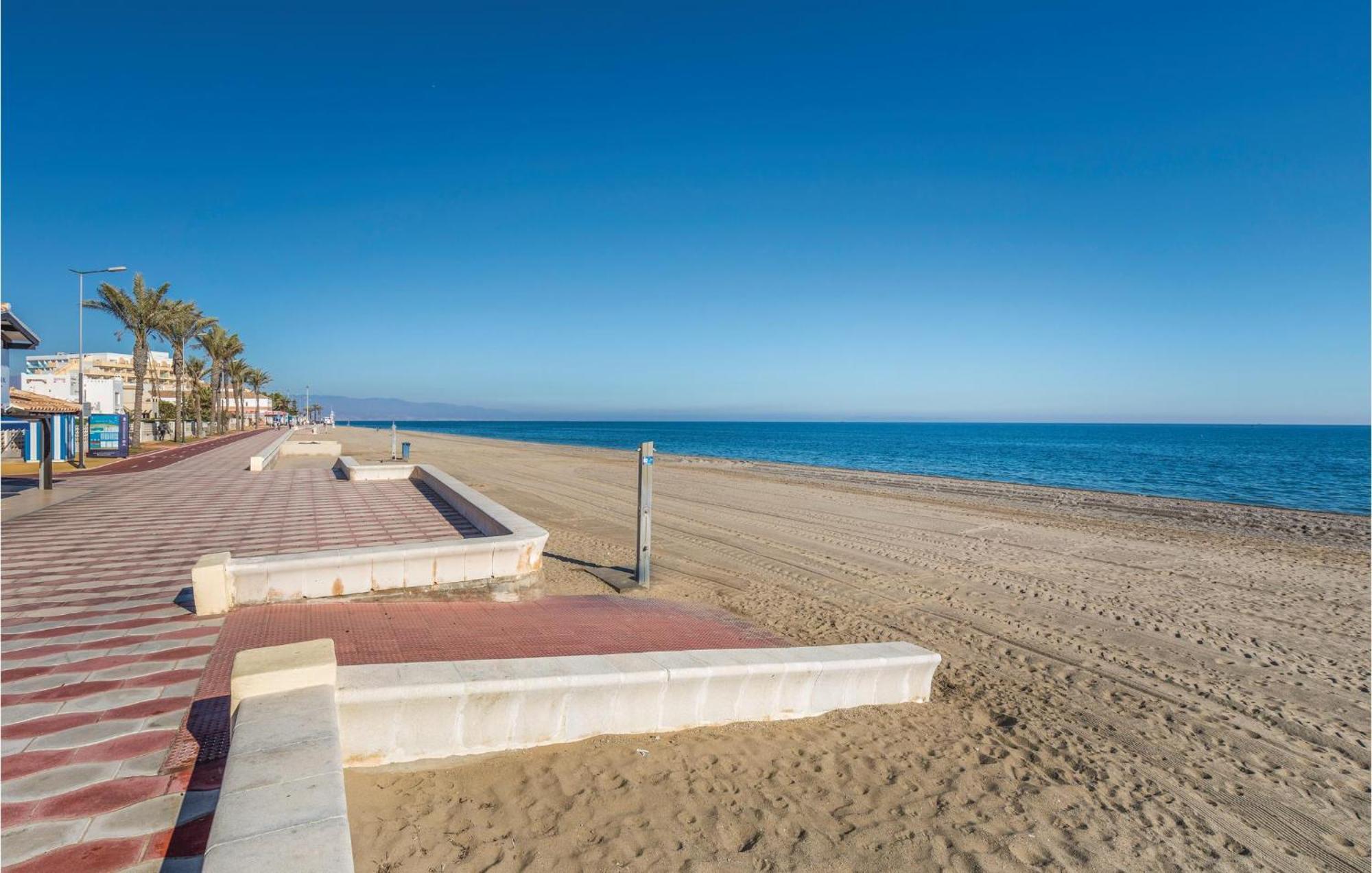 One-Bedroom Apartment in Roquetas de Mar Extérieur photo